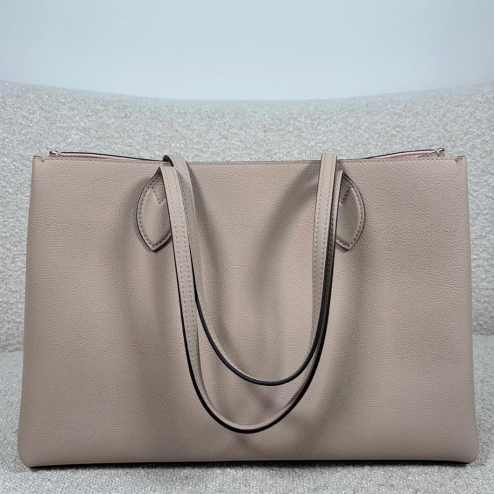 Authentic Pre-Owned Louis Vuitton Greige Grained Calfskin Lockme Shopper - Picture 4 of 16